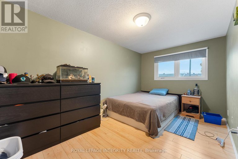 29064817/45-wessex-road/on-the-green/ottawa/ontario/K2J1X2_20