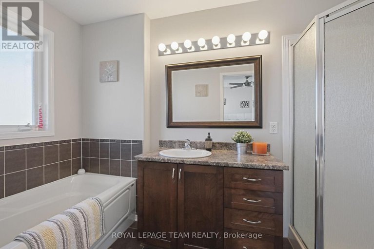 29058960/215-parkrose-private/chatelaine-village/ottawa/ontario/K4A0N8_24