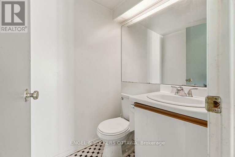 29657683/508-1589-st-bernard-street/sawmill-creektimbermill/ottawa/ontario/K1T3H7_11