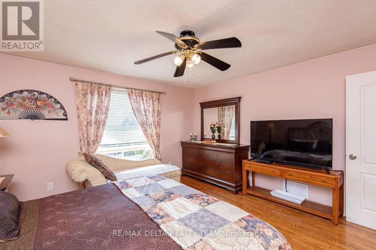 29649021/892-beauchamp-avenue/hiawatha-parkconvent-glen/ottawa/ontario/K1C3A7_19