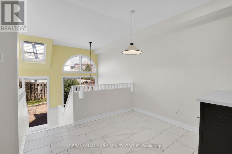 28244394/303-sherwood-drive/civic-hospital/ottawa/ontario/K1Y3W7_18