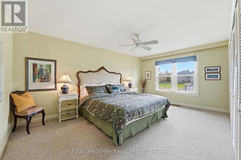 29644956/880-melwood-avenue/mckellar-heightsglabar-park/ottawa/ontario/K2A3C3_27