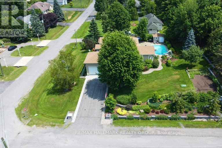 28498840/2680-pierrette-drive/cumberland-estates/ottawa/ontario/K4C1B6_47