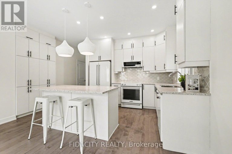 29629373/565-bobolink-ridge/stittsville-south/ottawa/ontario/K2S2P4_12