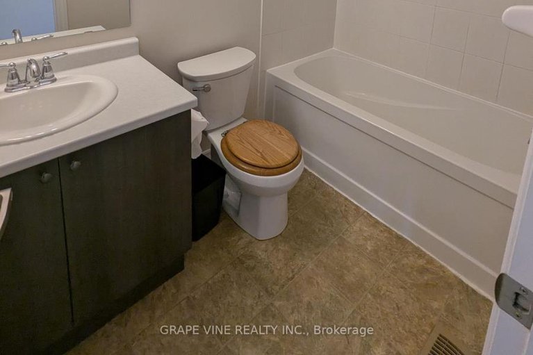 29049854/582-meadowcreek-circle/emerald-meadowstrailwest/ottawa/ontario/K2M0J8_26