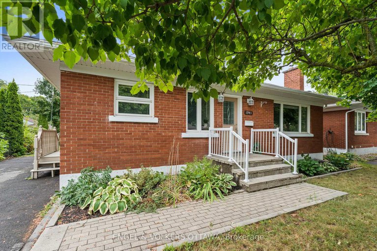 28805292/1941-haig-drive/elmvale-acres/ottawa/ontario/K1G2J9_2