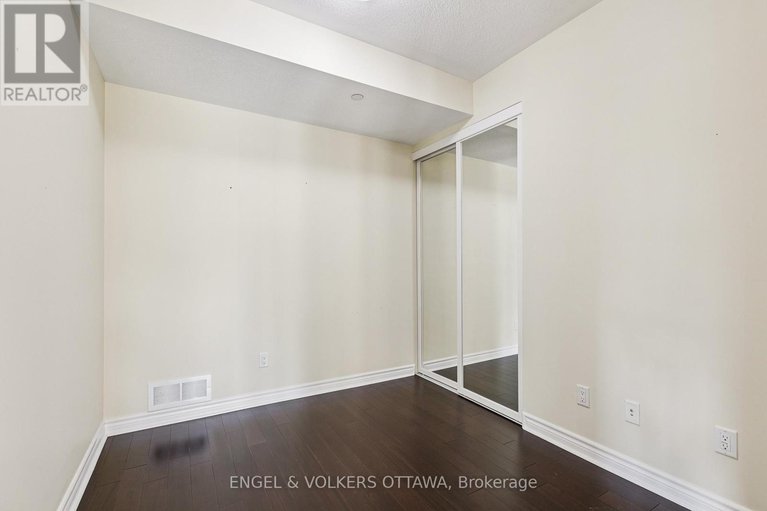 28829655/101-160-montblanc-private/convent-glen-north/ottawa/ontario/K1C0B8_38