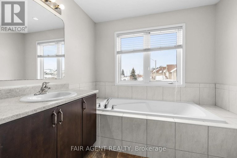 29495953/165-dahlia-street/town-of-rockland/clarence-rockland/ontario/K4K0G1_16