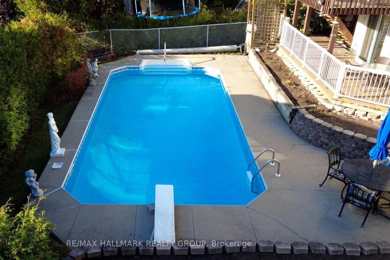 29338988/1354-gaultois-avenue/chateauneuf/ottawa/ontario/K1C3G6_31