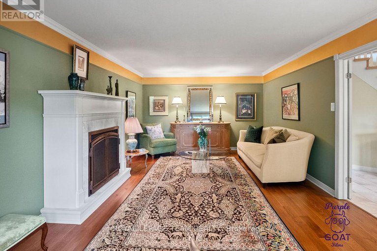 28136010/5-erinlea-court/pineglencountry-place/ottawa/ontario/K2E7C8_9