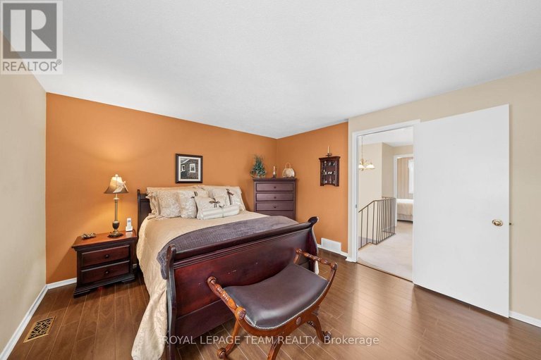29528720/7942-decarie-drive/orleans-wood/ottawa/ontario/K1C2K3_17