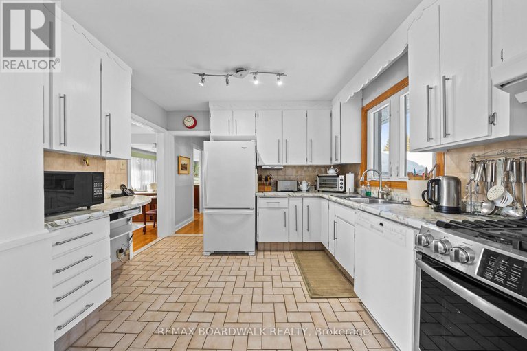 29393366/961-kingsmere-avenue/mckellar-heightsglabar-park/ottawa/ontario/K2A3K3_11