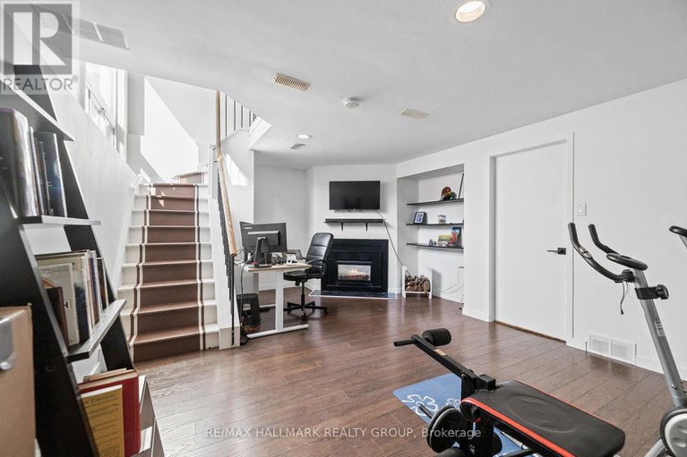 28087558/18-1964-wildflower-drive/queenswood-heights-south/ottawa/ontario/K1E3V4_26