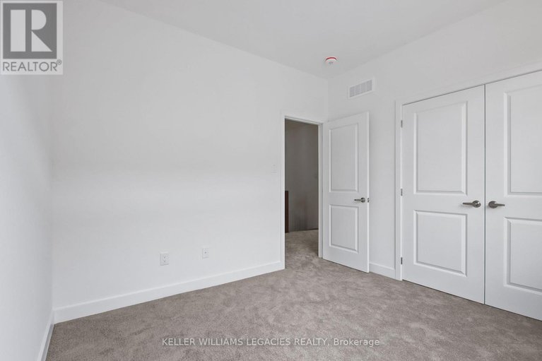 28608442/11-mendoza-way/emerald-meadowstrailwest/ottawa/ontario/K2S1B6_32