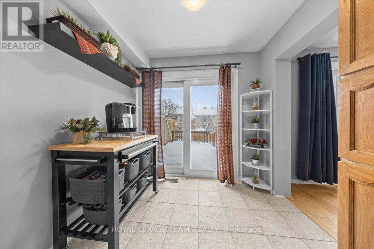 29407128/8-crownridge-drive/emerald-meadowstrailwest/ottawa/ontario/K2M2M8_16