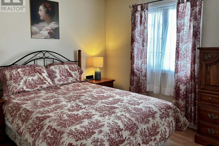 28666132/15-santa-cruz-private/riverview-park/ottawa/ontario/K1G6M5_19