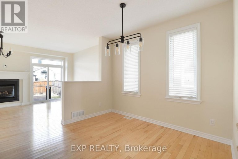 28984238/618-moorpark-avenue-n/emerald-meadowstrailwest/ottawa/ontario/K2M0B6_14