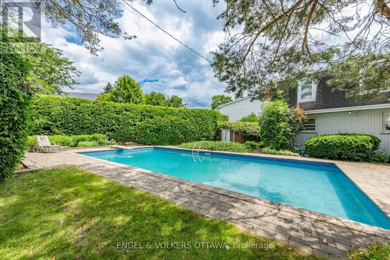 28818666/899-dresden-crescent/whitehaven/ottawa/ontario/K2B5H8_29
