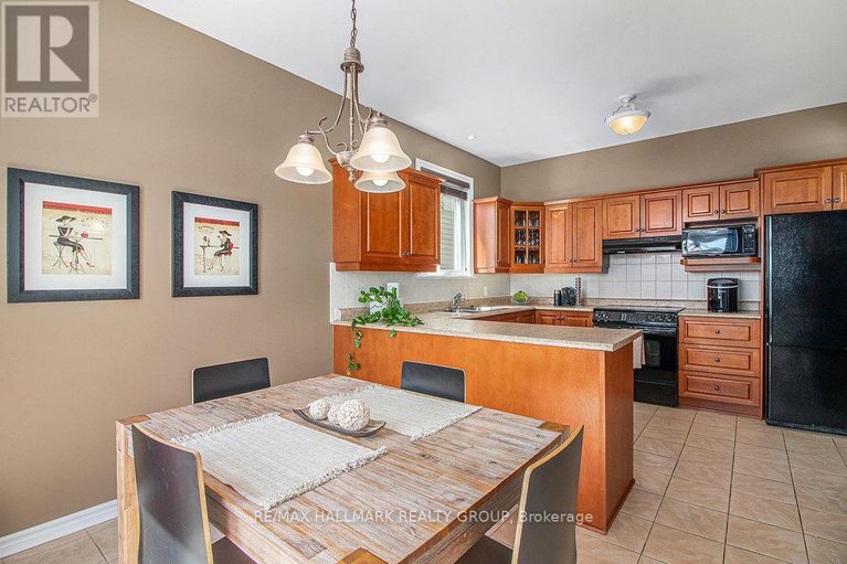 28370521/280-trail-side-circle/springridgeeast-village/ottawa/ontario/K4A5B1_13