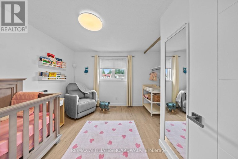 28416743/423-viewmount-drive/borden-farmstewart-farmcarleton-heightsparkwood-hills/ottawa/ontario/K2E7P1_36