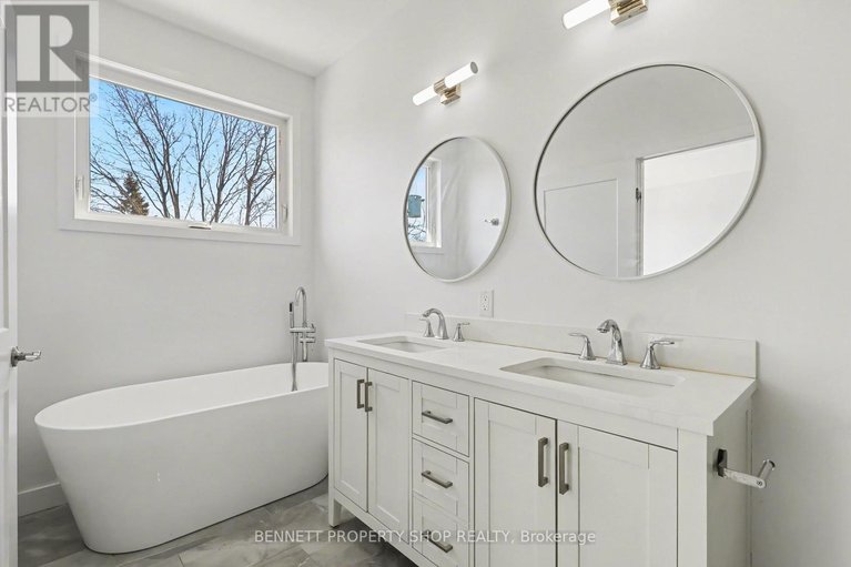 29485107/137-duford-street/vanier/ottawa/ontario/K1L6Z5_6