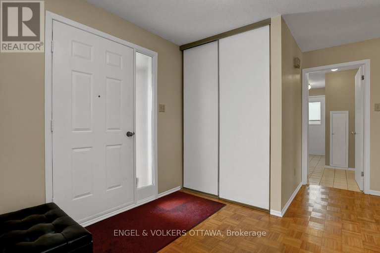 29381933/1016-driftwood-crescent/convent-glen/ottawa/ontario/K1C2P1_14