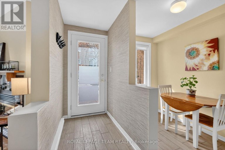 29521537/202a-62-donald-street/overbrook/ottawa/ontario/K1K1N2_5