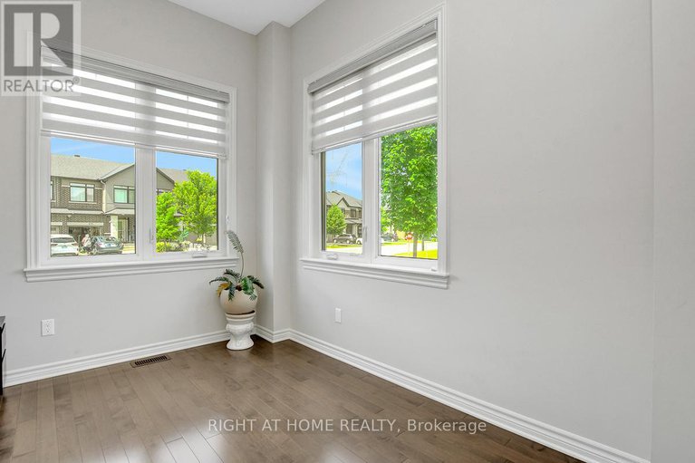 28656845/674-putney-crescent/stittsville-south/ottawa/ontario/K2S2N7_3