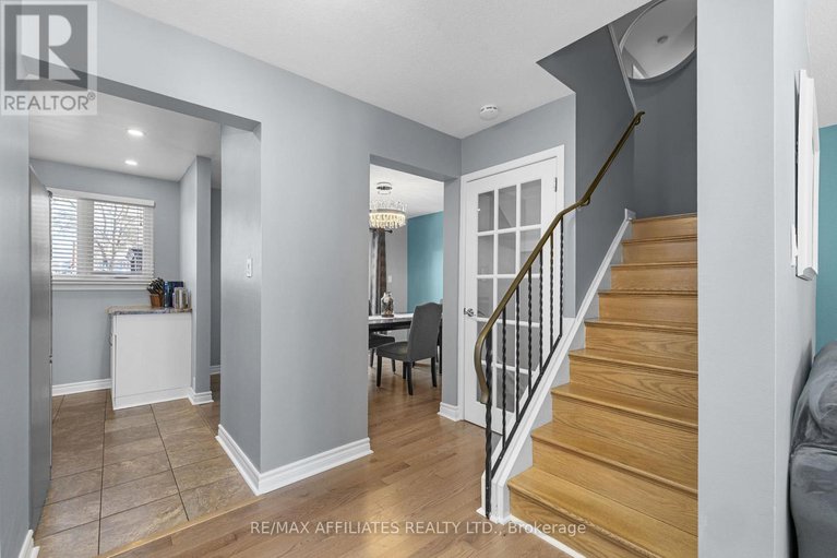 29175531/910-borland-drive/chatelaine-village/ottawa/ontario/K1E1X6_11