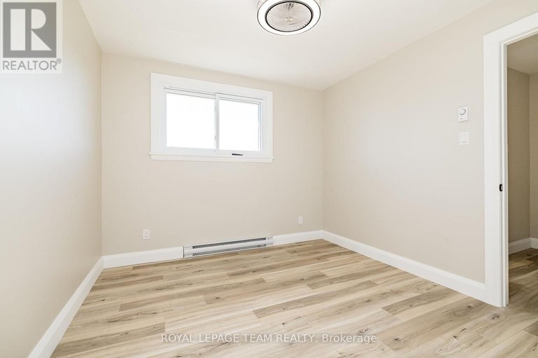 28975666/40-beach-avenue/iroquois/south-dundas/ontario/K0E1K0_33