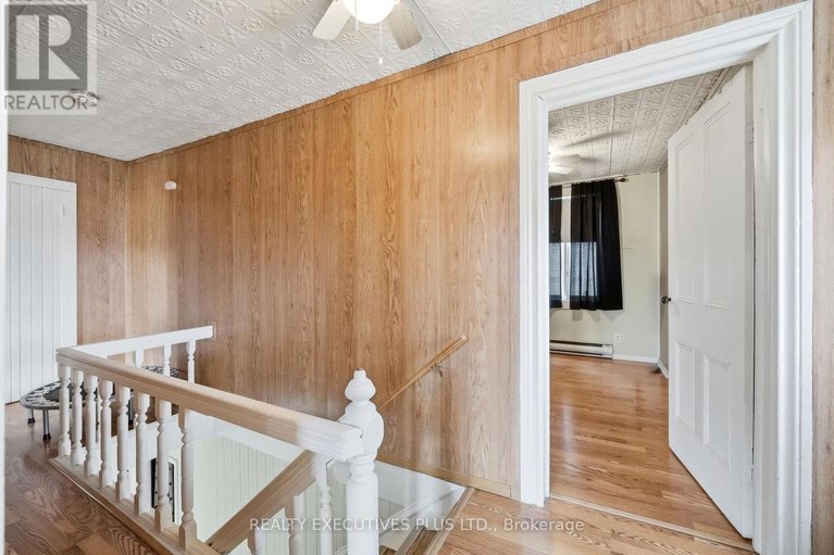 29596736/3721-champlain-street/clarencerockland-twp/clarence-rockland/ontario/K0A1E0_16