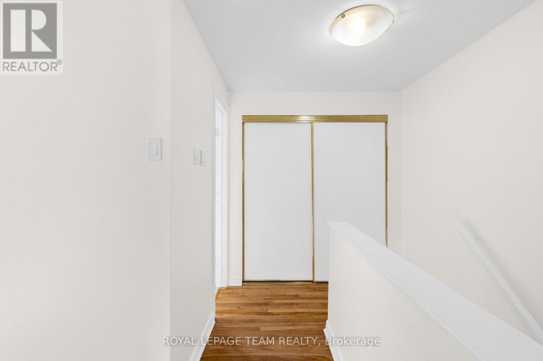 29392514/852-borthwick-avenue/castle-heightsrideau-high/ottawa/ontario/K1K2M8_34