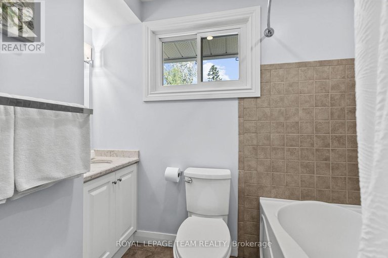 28964943/937-kingsmere-avenue/mckellar-heightsglabar-park/ottawa/ontario/K2A3K2_20