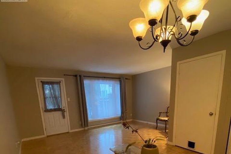 29241768/11-1342-cedarcroft-crescent/pineview/ottawa/ontario/K1B5C8_13