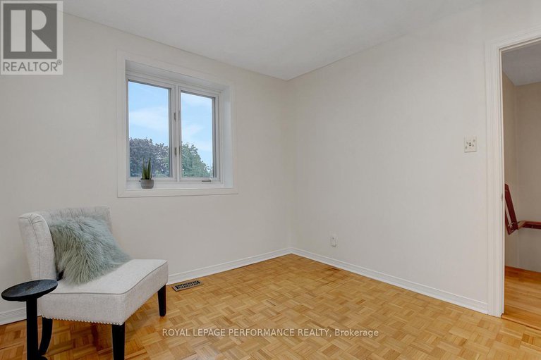 28710686/22-550-straby-avenue/overbrookcastle-heights/ottawa/ontario/K1K1H1_27
