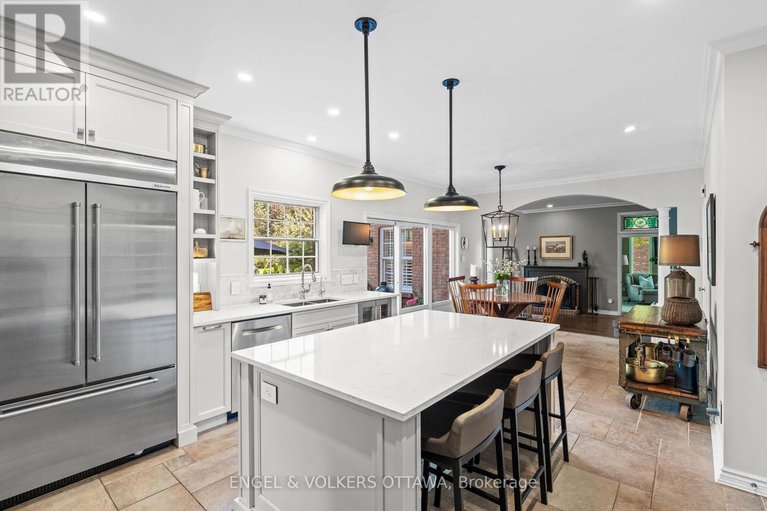 28790851/5557-pettapiece-crescent/manotick-village-manotick-estates/ottawa/ontario/K4M1C5_20