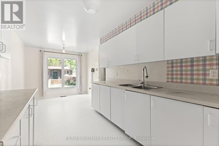 28586632/55-river-garden-private/mooneys-bayriverside-park/ottawa/ontario/K1V1M8_14