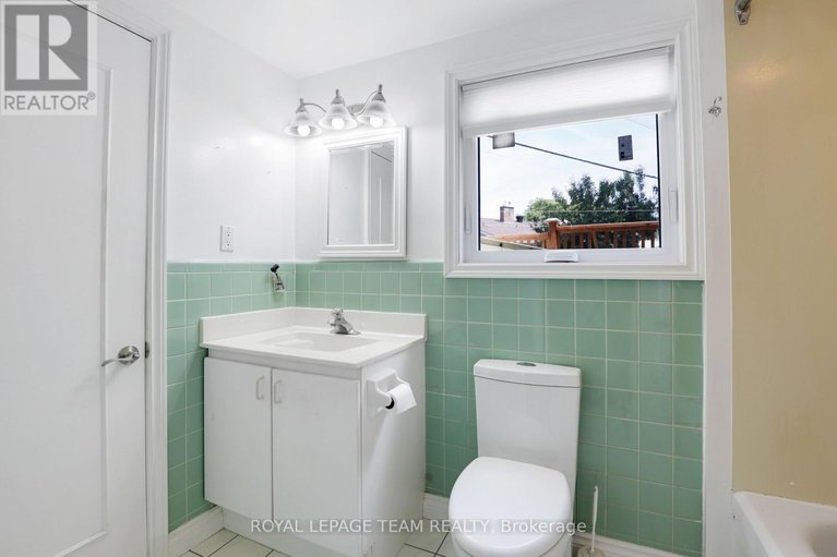 28584600/1939-wembley-avenue/carlingwood/ottawa/ontario/K2A1A8_33