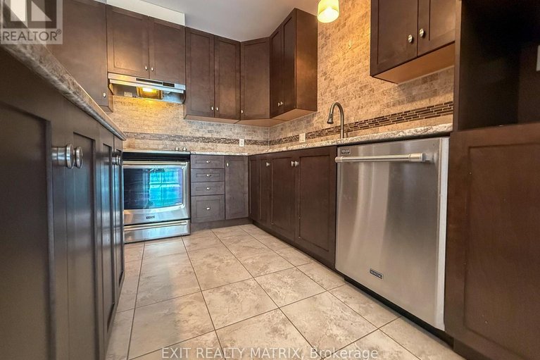 29598093/305-300-solstice-crescent/embrun/russell/ontario/K0A1W0_8