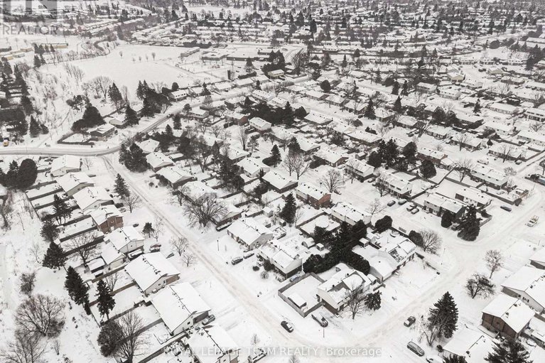 29389354/23-spearman-lane/glencairnhazeldean/ottawa/ontario/K2L1Y6_25