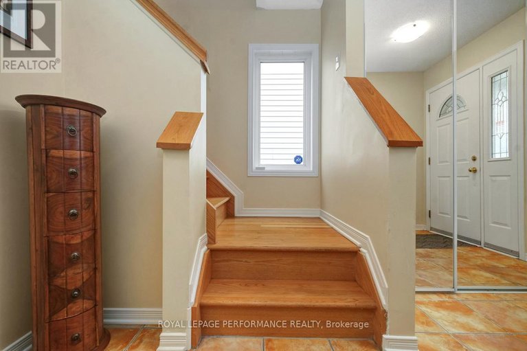 29081363/169-arcola-private/overbrookcastle-heights/ottawa/ontario/K1K4W9_5