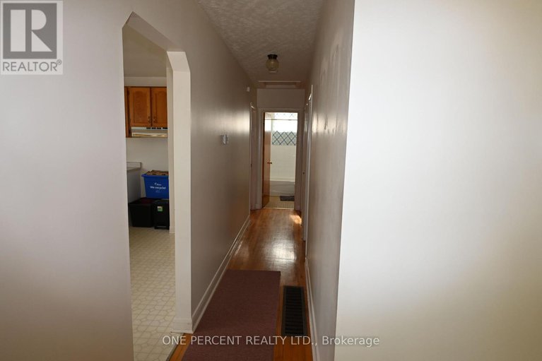 28759293/944-eve-street/overbrookcastle-heights/ottawa/ontario/K1K3R4_7