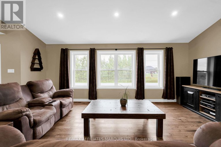 28797293/6840-lalonde-boulevard/south-glengarry-charlottenburgh-twp/south-glengarry/ontario/K0C2E0_6