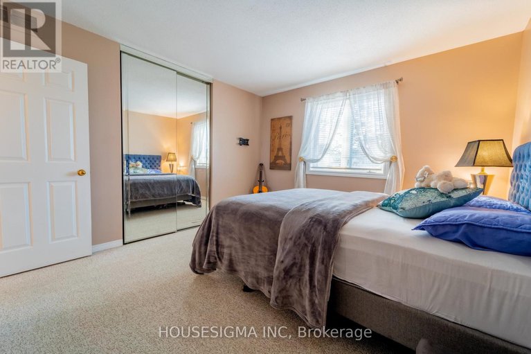 29349443/566-falwyn-crescent/fallingbrookridgemount/ottawa/ontario/K4A2A4_32