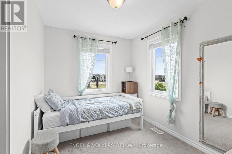 29055765/349-pumpkinseed-crescent/half-moon-bay/ottawa/ontario/K2J6K1_32