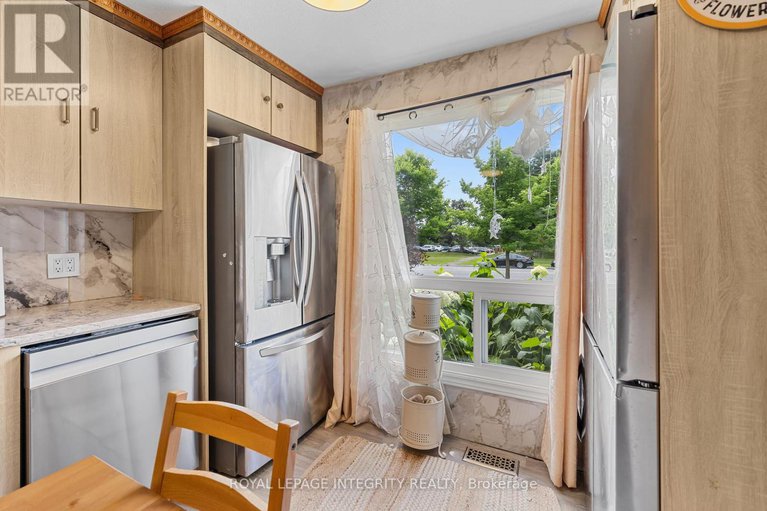 28599502/3485-mccarthy-road/hunt-clubwestern-community/ottawa/ontario/K1V8Z9_13