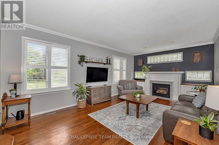 28330707/6891-twin-lakes-avenue/greely/ottawa/ontario/K4P1P1_15