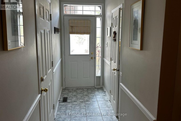28666132/15-santa-cruz-private/riverview-park/ottawa/ontario/K1G6M5_3