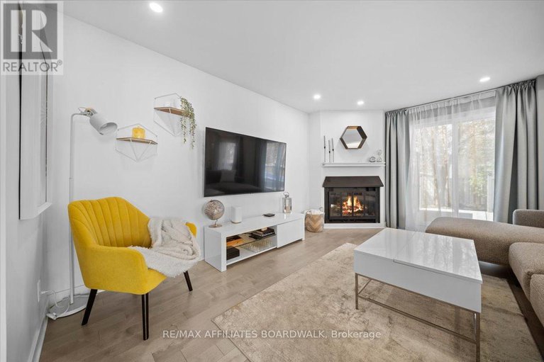 28416743/423-viewmount-drive/borden-farmstewart-farmcarleton-heightsparkwood-hills/ottawa/ontario/K2E7P1_11