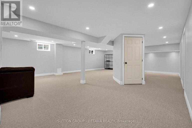 28535998/13-weatherwood-crescent/pineglencountry-place/ottawa/ontario/K2E7C5_41